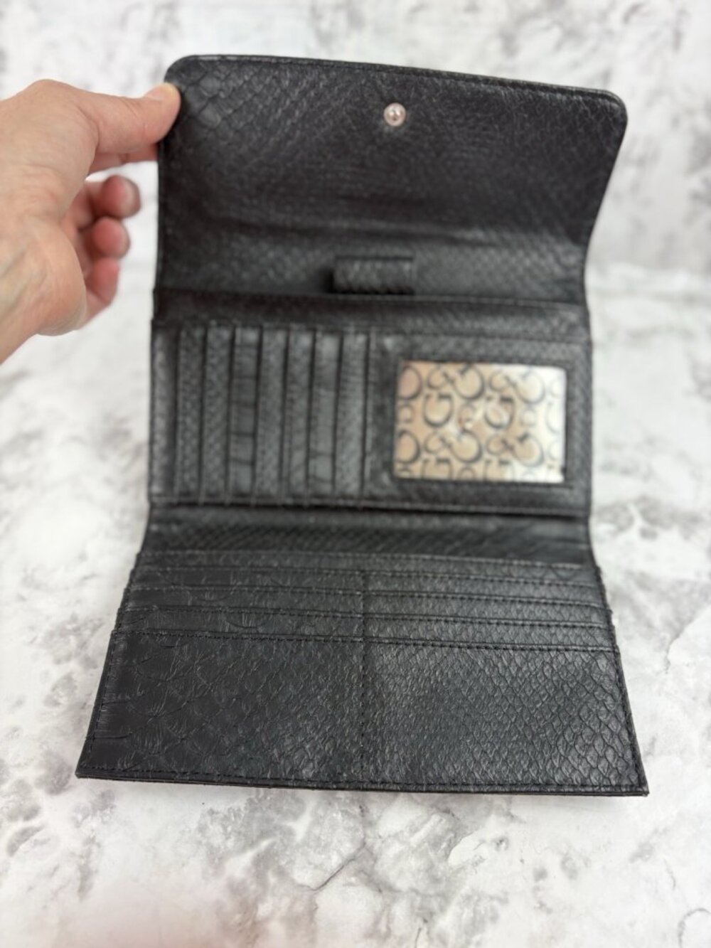 *Y2K GUESS Black Wallet Faux Snakeskin Texture Vintage Rhinestone Logo Plaque - Picture 2 of 9